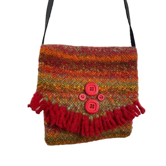 Small Crochet Button Bag Red Grannycore Fringe Flap Shoulder Bag Vintage Unique - Picture 1 of 11
